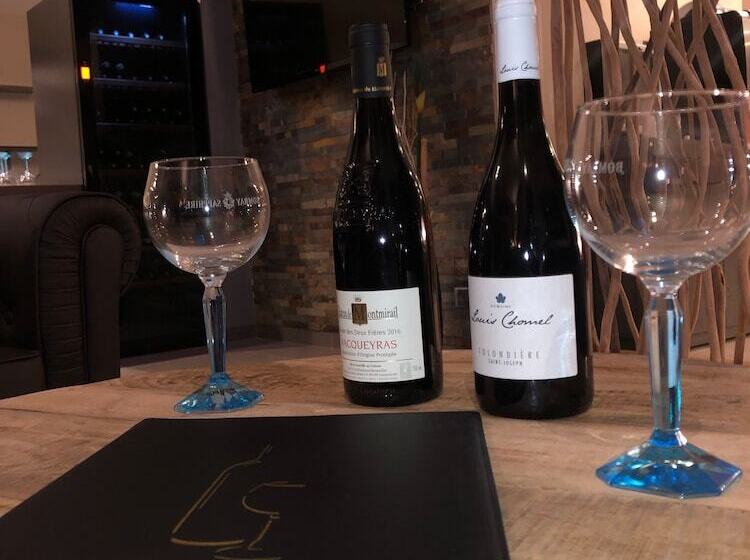 Hotel L Ange De La Vallee