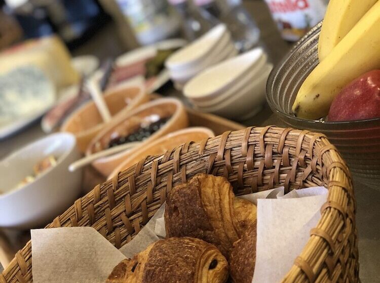 Hotel L Ange De La Vallee