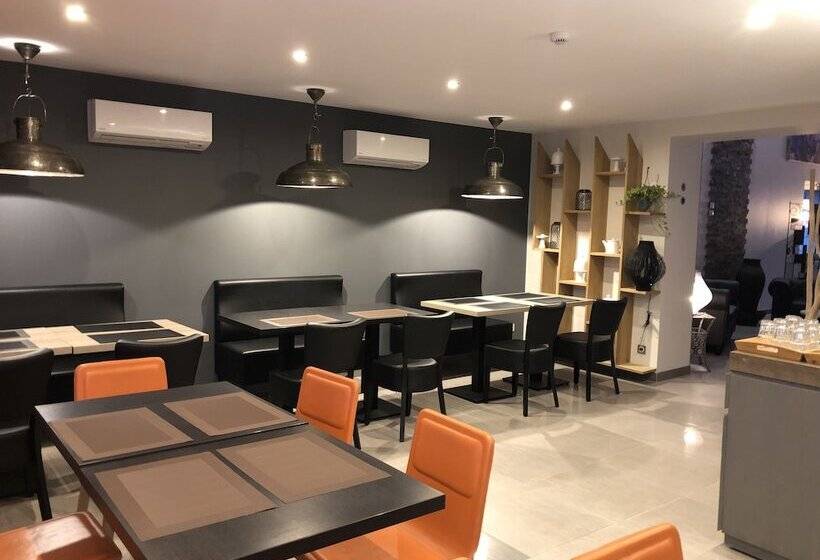 Hotel L Ange De La Vallee