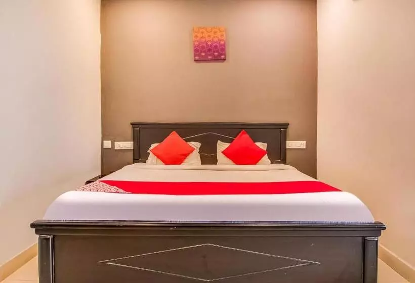 هتل Oyo 22450 Akshaya Palace