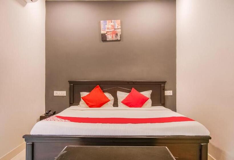 هتل Oyo 22450 Akshaya Palace