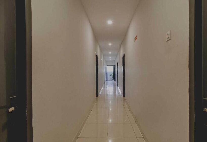 هتل Oyo 22450 Akshaya Palace