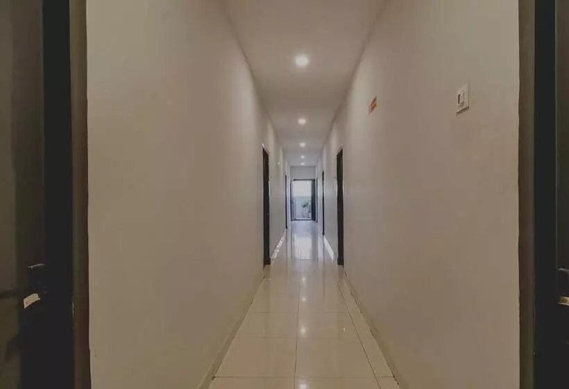 هتل Oyo 22450 Akshaya Palace