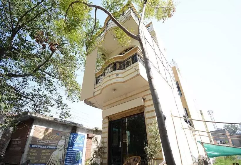 ホテル Oyo 36054 Nanda Lodge