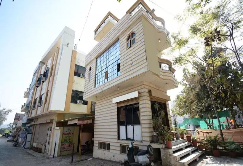 ホテル Oyo 36054 Nanda Lodge