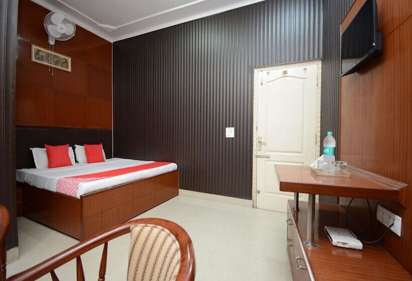 ホテル Oyo 36054 Nanda Lodge