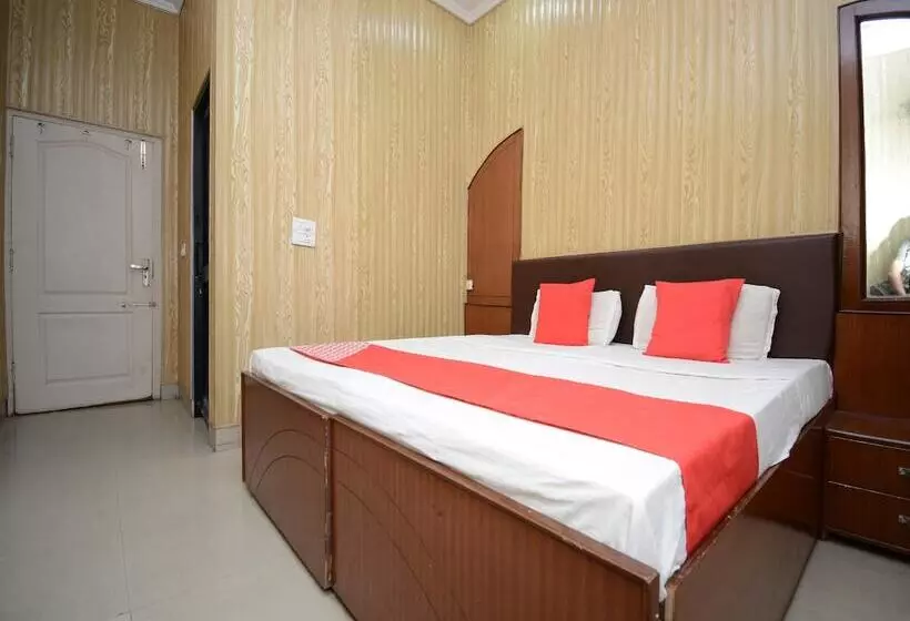 ホテル Oyo 36054 Nanda Lodge