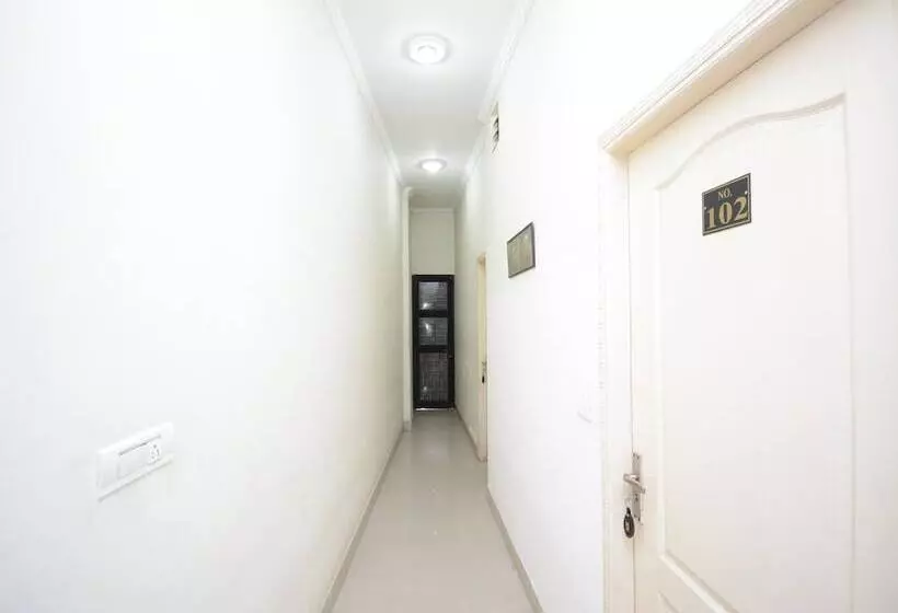ホテル Oyo 36054 Nanda Lodge