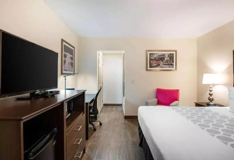 Hotelli Rodeway Inn Near Hollywood Beach