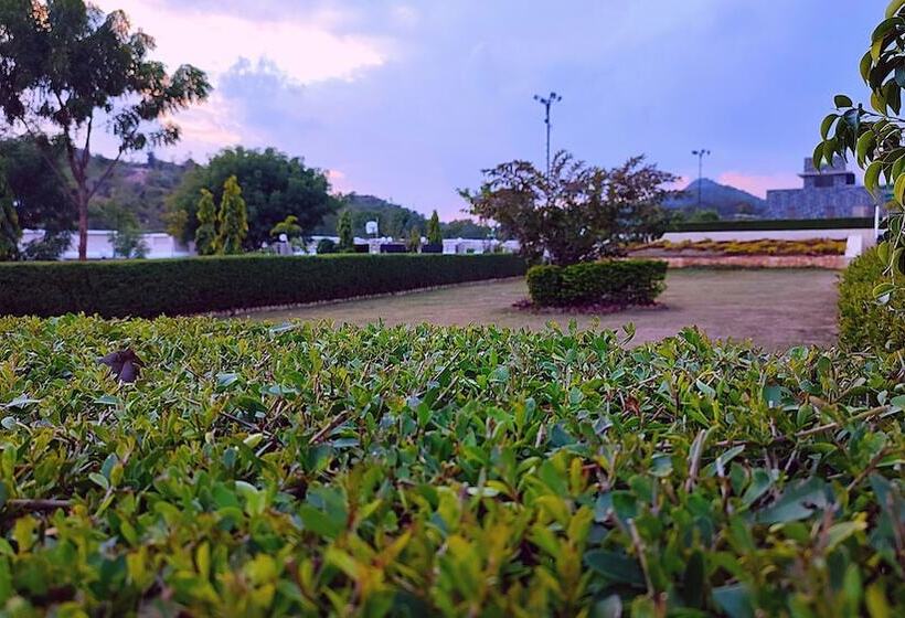 Nakoda Green Valley Resort By Shrigo Hotels