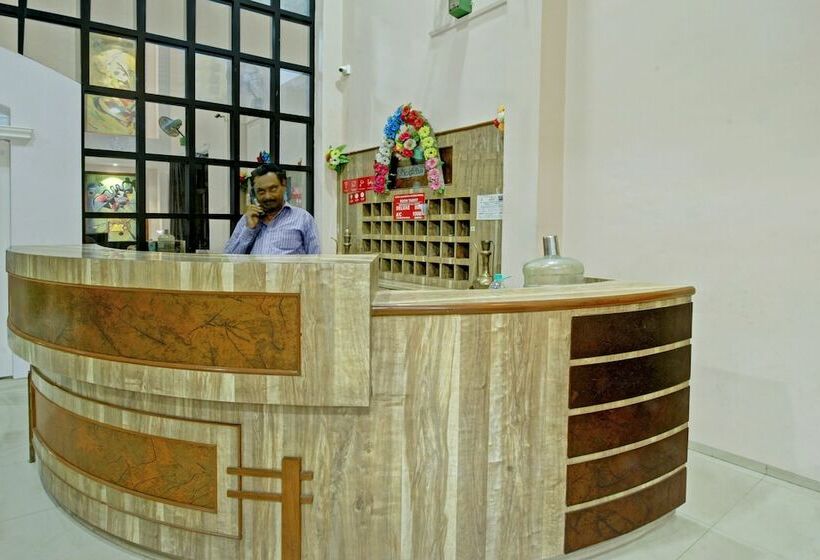 Oyo 30636 Hotel Navaratna International