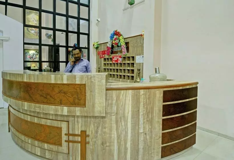 Oyo 30636 Hotel Navaratna International