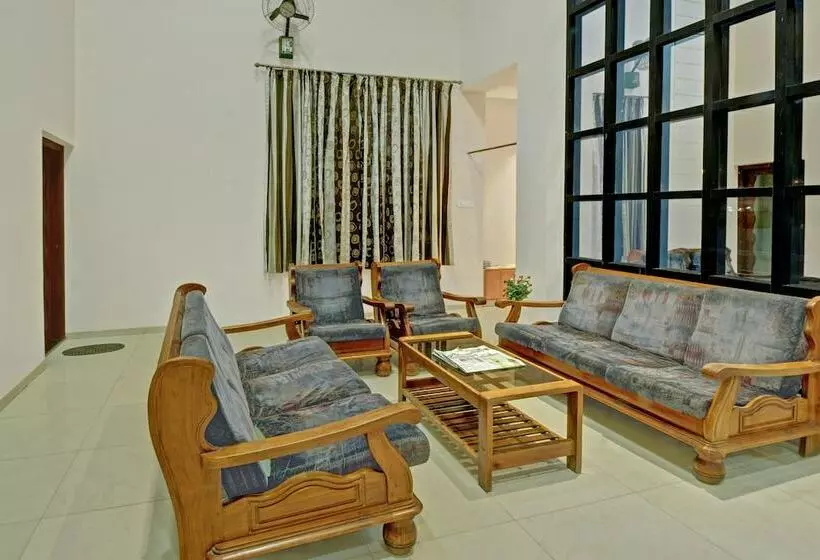 Oyo 30636 Hotel Navaratna International