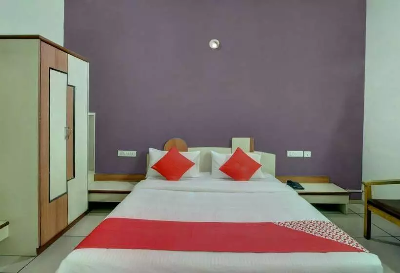 Oyo 30636 Hotel Navaratna International