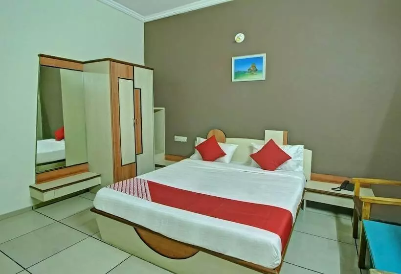 Oyo 30636 Hotel Navaratna International