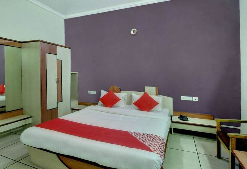 Oyo 30636 Hotel Navaratna International