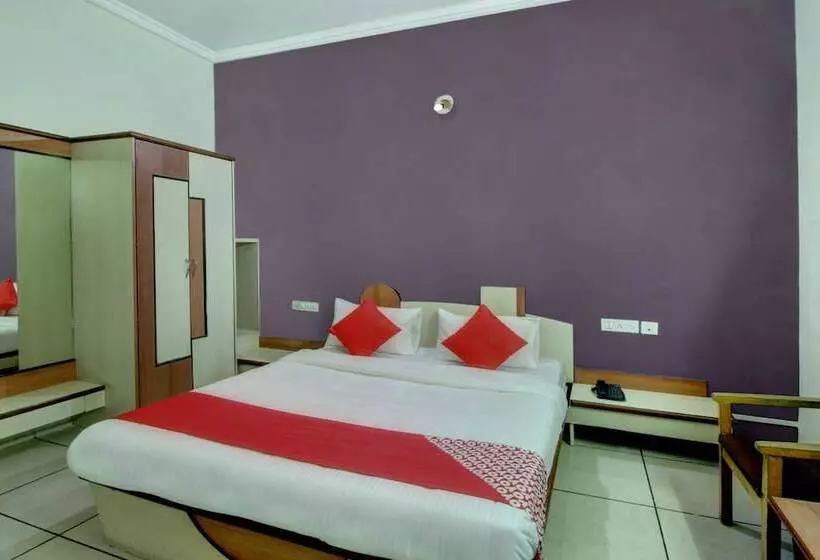 Oyo 30636 Hotel Navaratna International