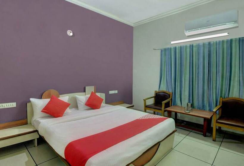 Oyo 30636 Hotel Navaratna International