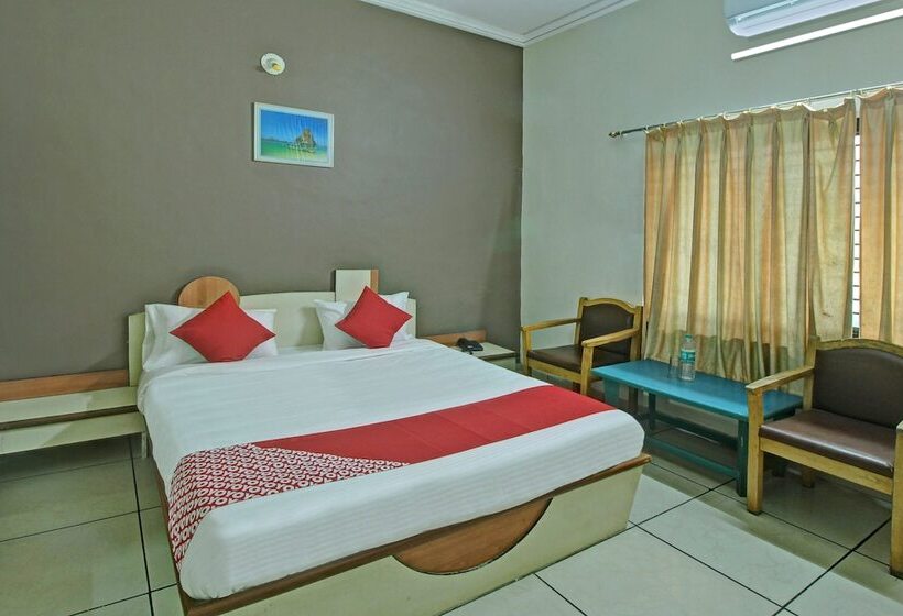 Oyo 30636 Hotel Navaratna International