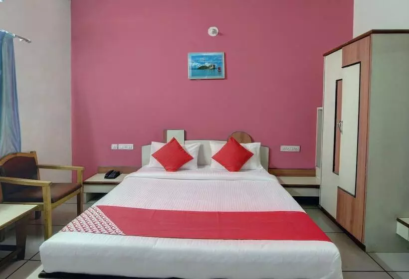 Oyo 30636 Hotel Navaratna International