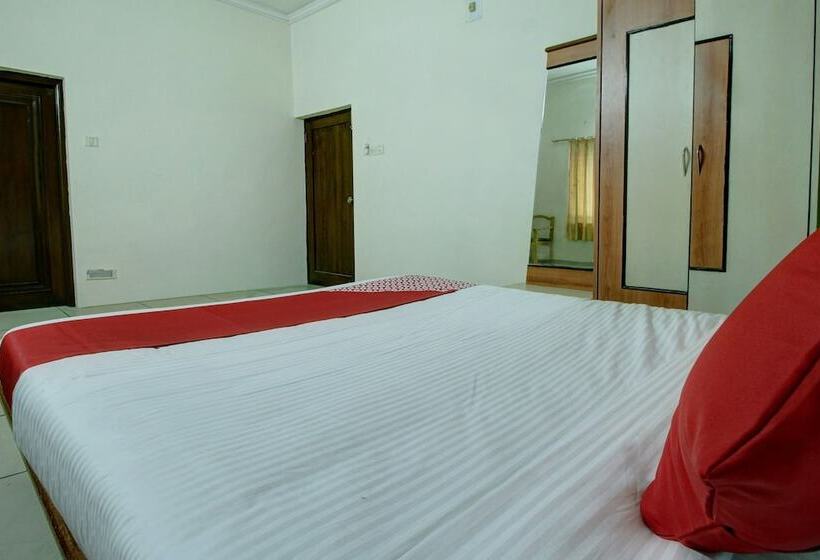 Oyo 30636 Hotel Navaratna International