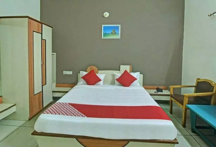 Oyo 30636 Hotel Navaratna International