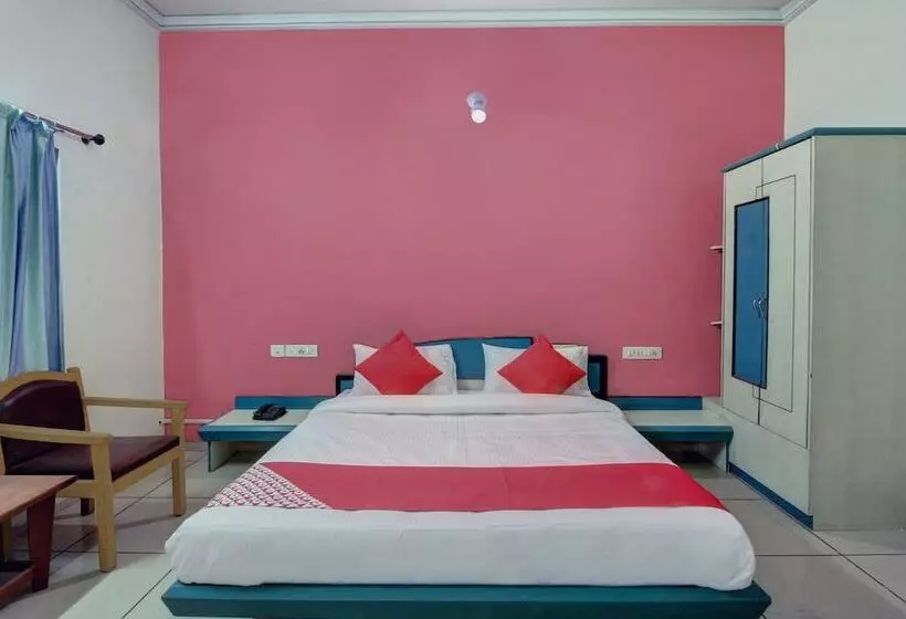Oyo 30636 Hotel Navaratna International