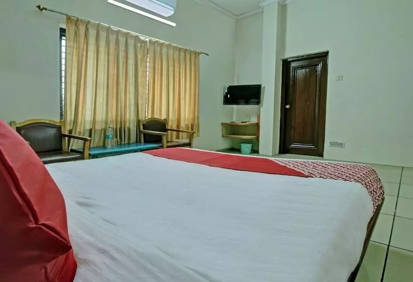 Oyo 30636 Hotel Navaratna International