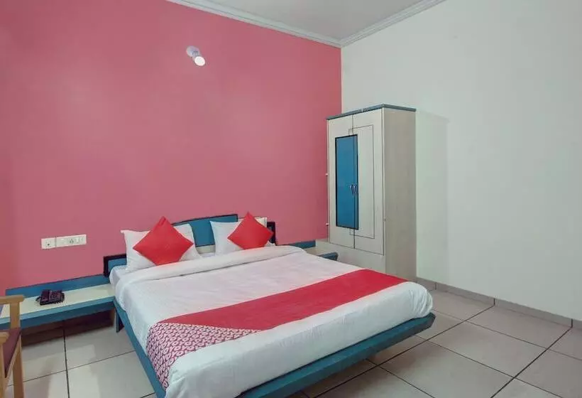 Oyo 30636 Hotel Navaratna International
