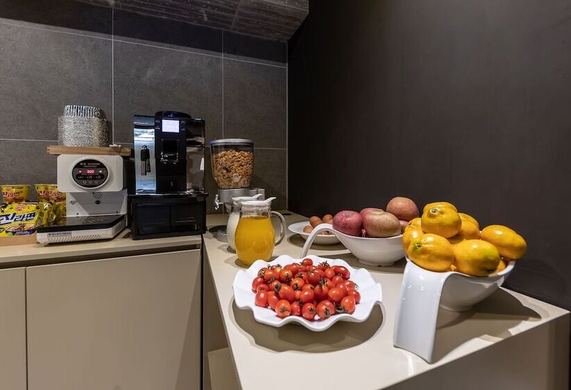 Brown Dot Hotel Seong Seo