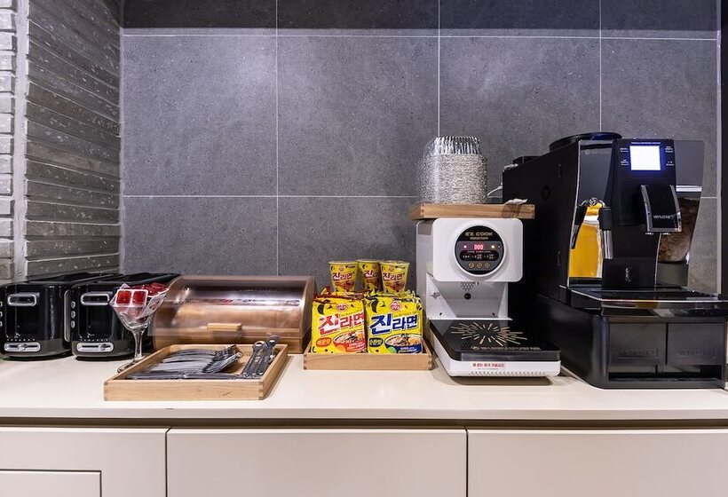 Brown Dot Hotel Seong Seo