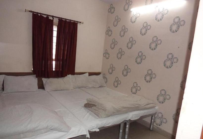 هتل Budget Accommodation Near Station Road