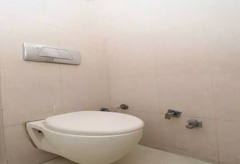 Oyo 29852 Hotel Golden View