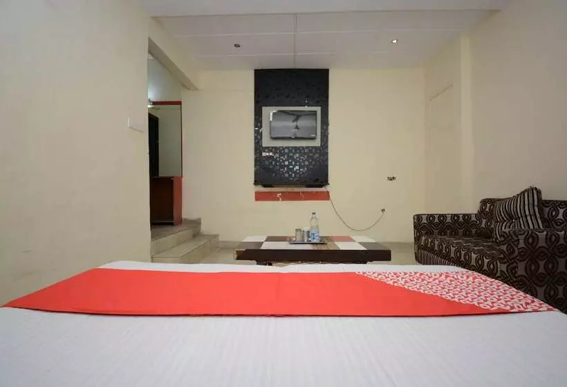 Oyo 29852 Hotel Golden View