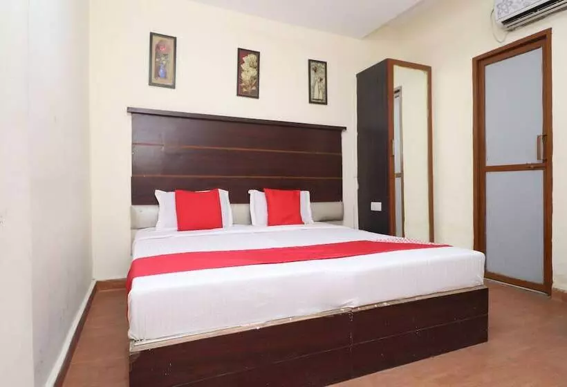 Oyo 29852 Hotel Golden View
