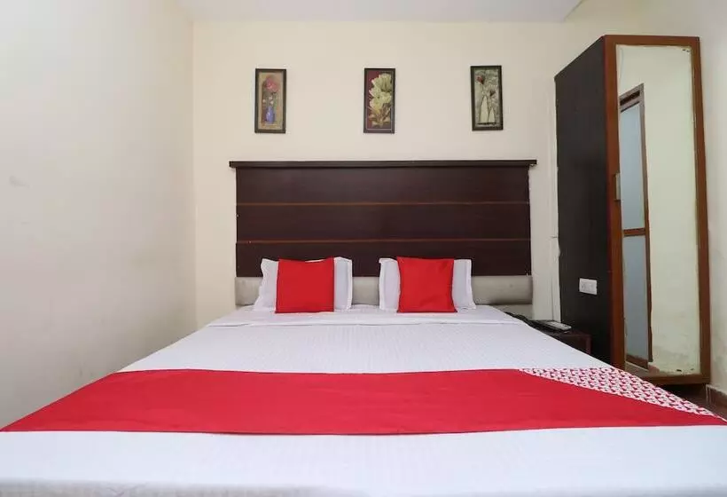 Oyo 29852 Hotel Golden View