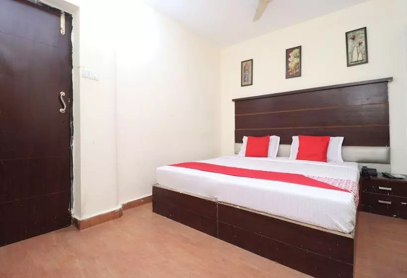 Oyo 29852 Hotel Golden View
