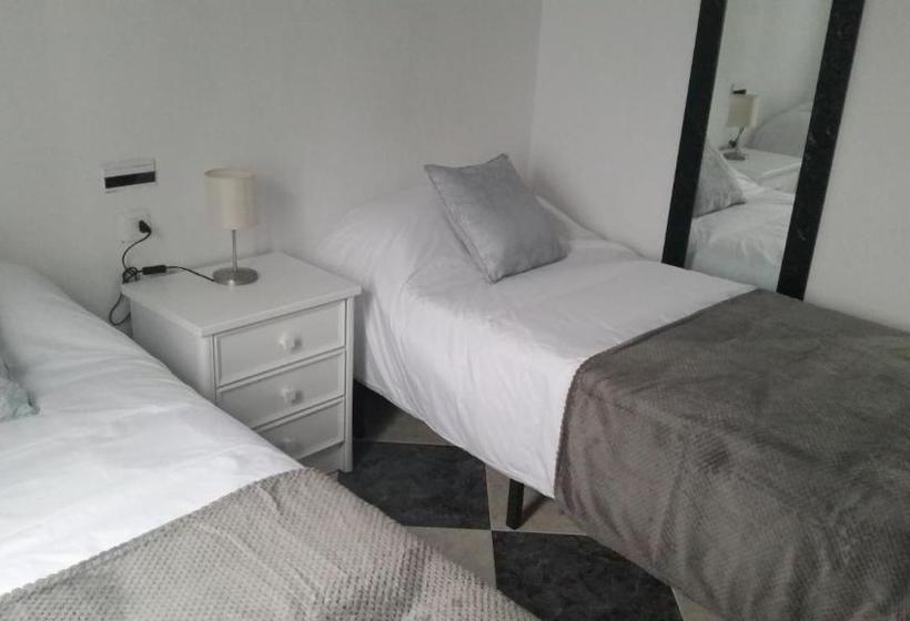 Пансион Hostal Sierra De Tentudía