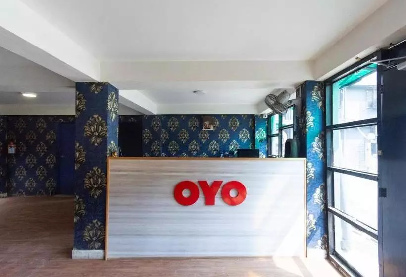 ホテル Oyo 28462 Srj Inn