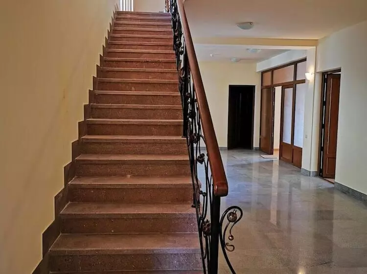 ホテル Vanatun Monastery Stay