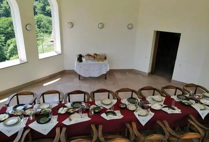 ホテル Vanatun Monastery Stay