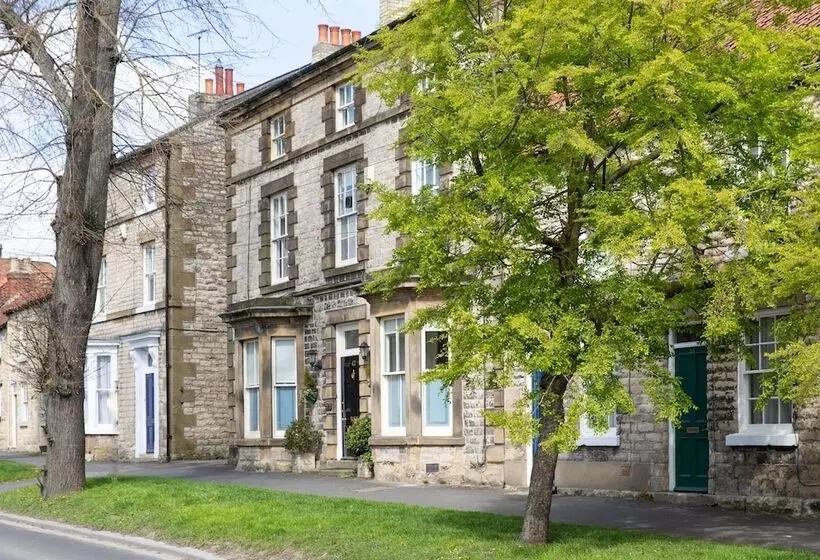 ペンション Cawthorne House