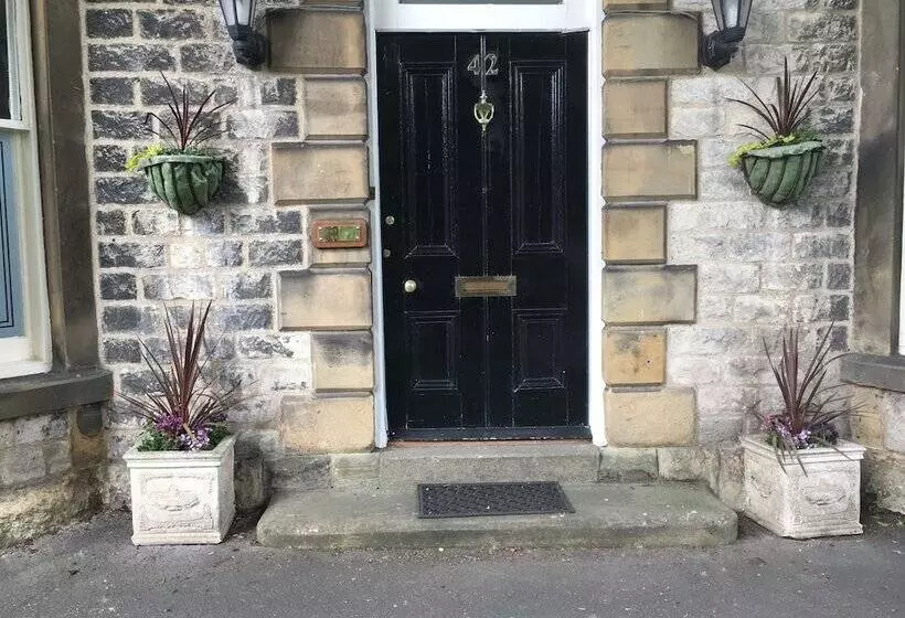 ペンション Cawthorne House