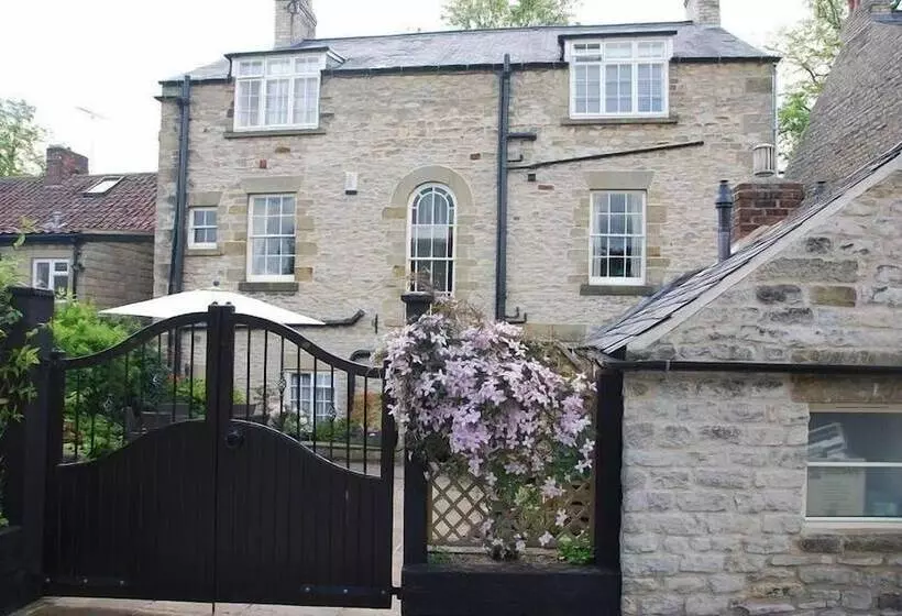 ペンション Cawthorne House