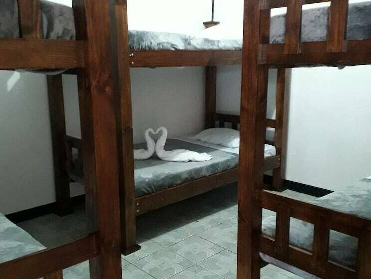 Majatalo Hostel California