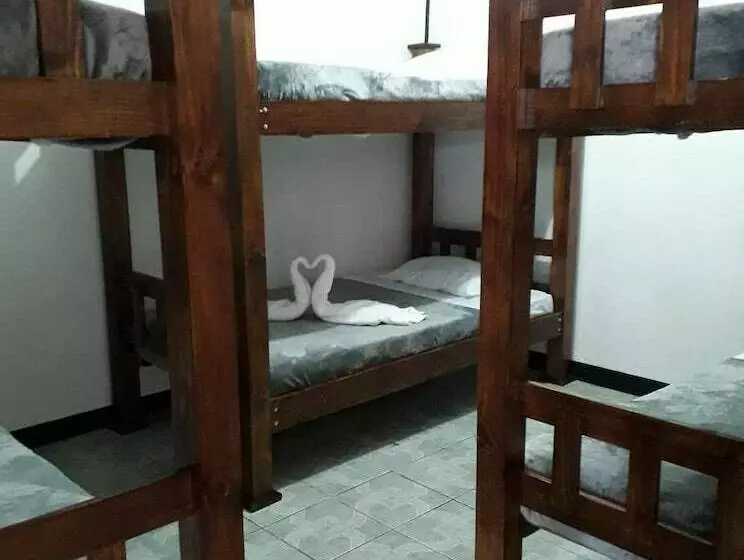 پانسیون Hostel California