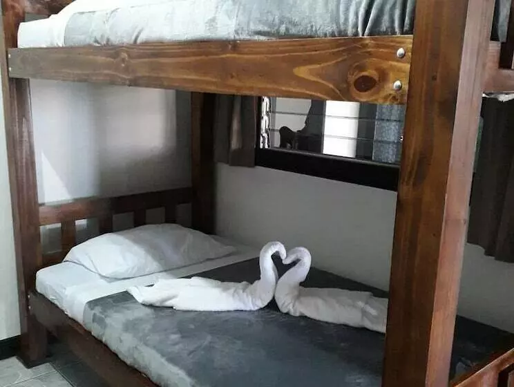 پانسیون Hostel California