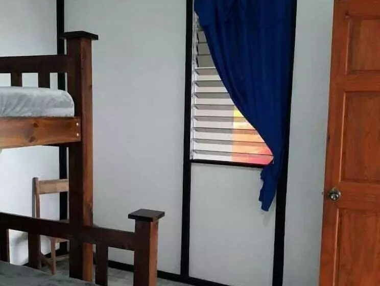 پانسیون Hostel California