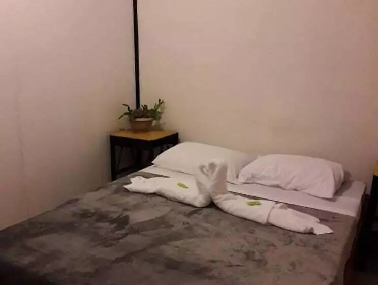پانسیون Hostel California