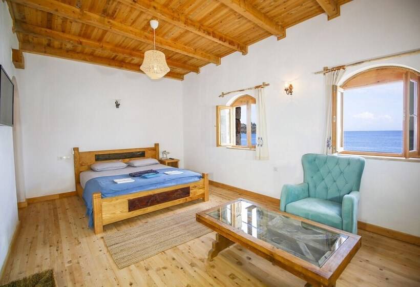 Kargilos Hotel & Beach